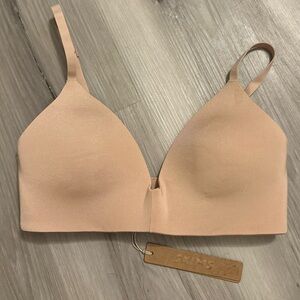 Skims T-shirt bra